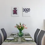 Moebliertes Im Zentrum Apartment
