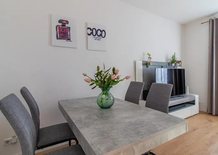 Moebliertes Im Zentrum 아파트 *